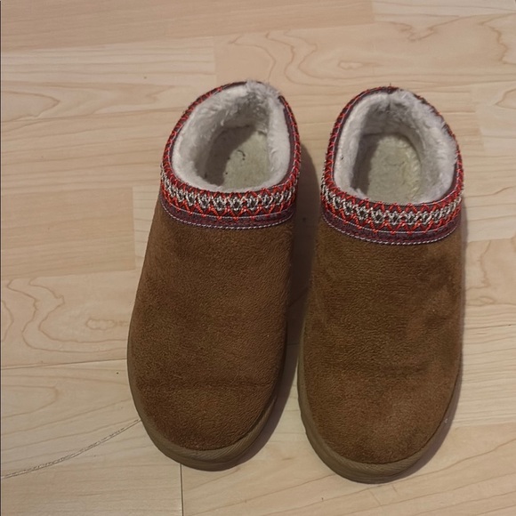 Cozy Brown Slippers with Red Trim - Picture 3 of 5